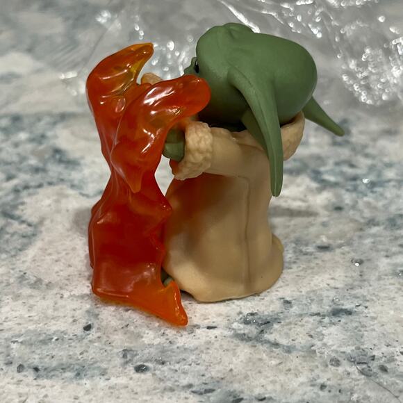 Hasbro Star Wars The Mandalorian Grogu Stopping Fire Pose Action Figure - Picture 2 of 6